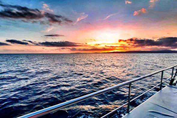 Balade en catamaran dans la baie de Palma au coucher du soleil