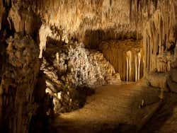 Intérieur des Grottes du Drach