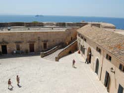 Cour du Château de San Carlos